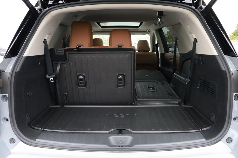 Nissan Pathfinder Vehicle Full-screen Gallery Image 8