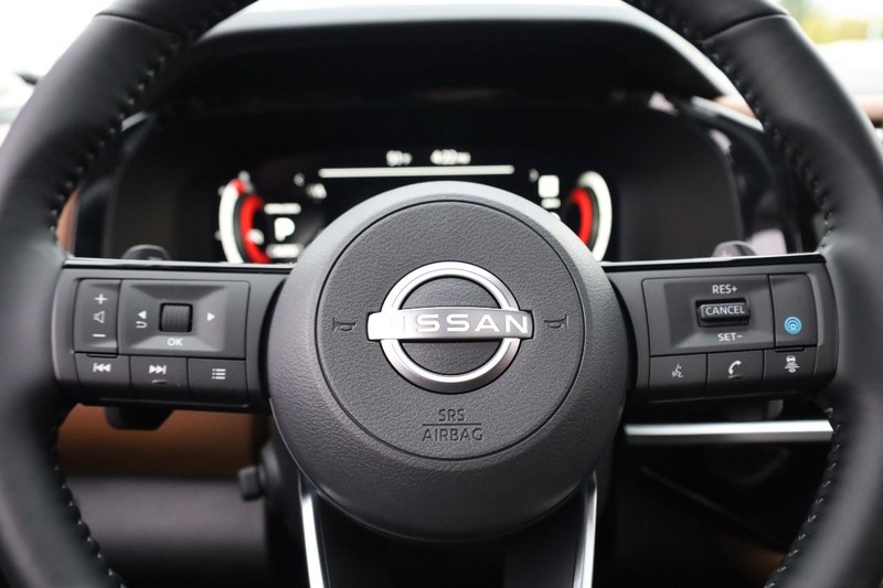 Nissan Pathfinder Vehicle Full-screen Gallery Image 13