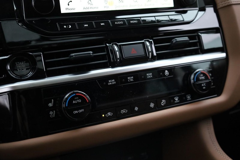 Nissan Pathfinder Vehicle Full-screen Gallery Image 18