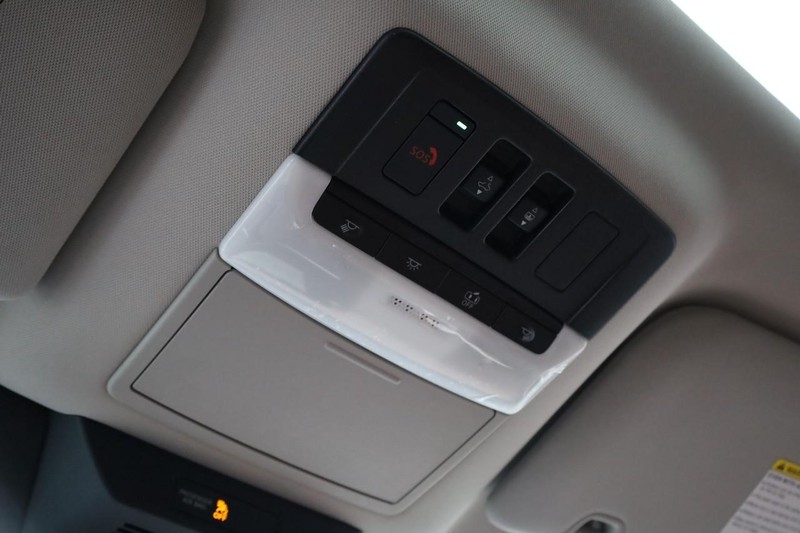 Nissan Pathfinder Vehicle Full-screen Gallery Image 21