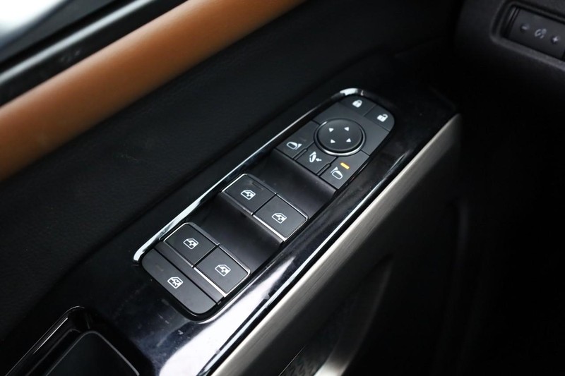 Nissan Pathfinder Vehicle Full-screen Gallery Image 22