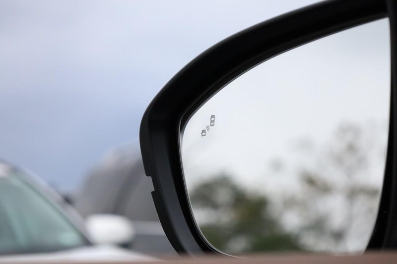 Nissan Pathfinder Vehicle Full-screen Gallery Image 25