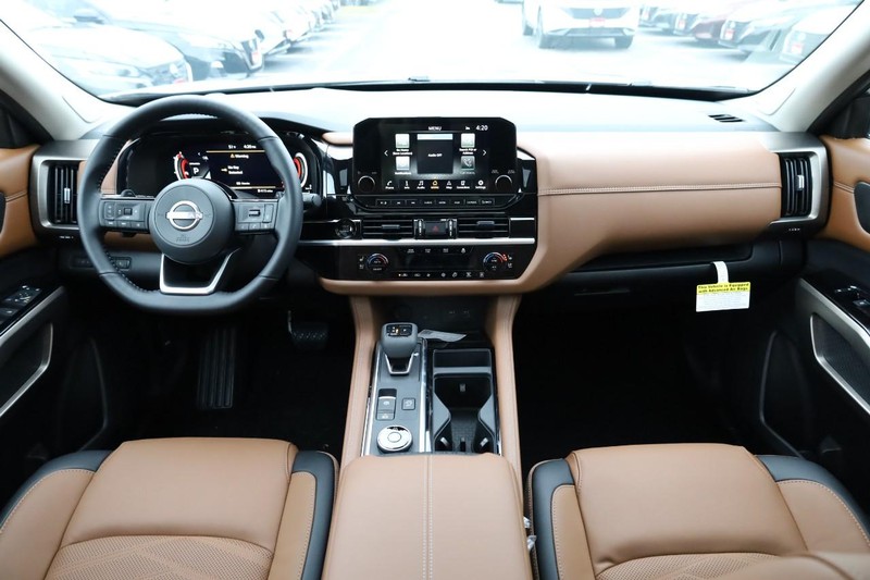 Nissan Pathfinder Vehicle Full-screen Gallery Image 28