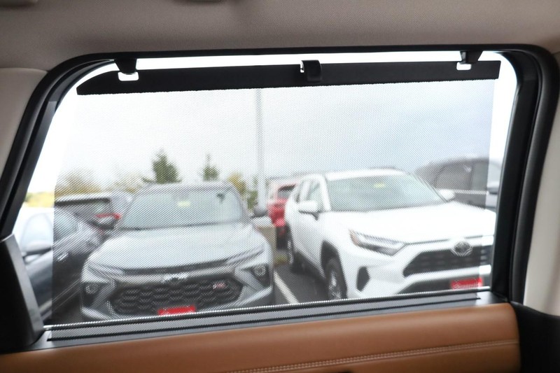 Nissan Pathfinder Vehicle Full-screen Gallery Image 30