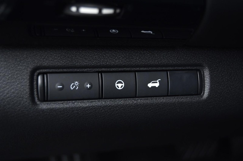 Nissan Pathfinder Vehicle Full-screen Gallery Image 11