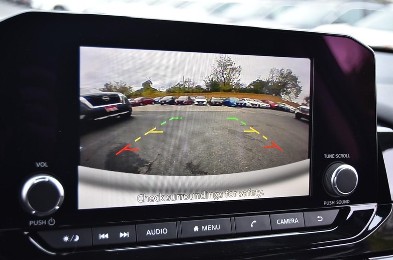 Nissan Pathfinder Vehicle Full-screen Gallery Image 13