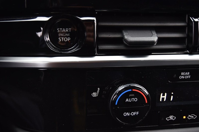 Nissan Pathfinder Vehicle Full-screen Gallery Image 15