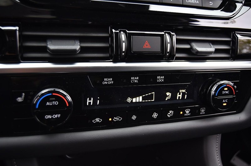 Nissan Pathfinder Vehicle Full-screen Gallery Image 16