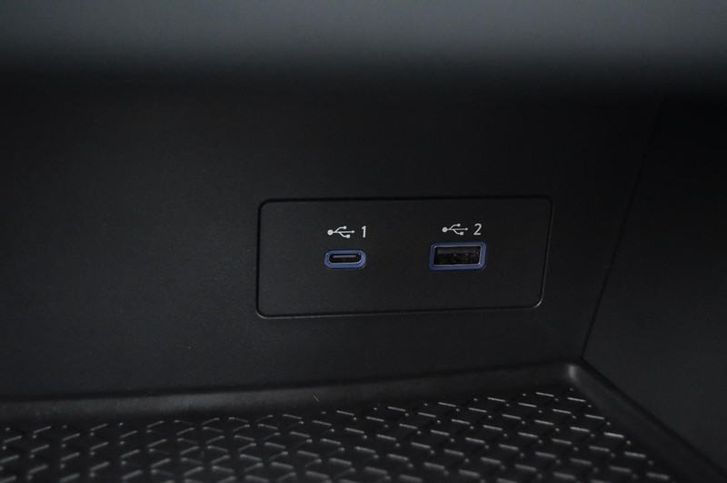 Nissan Pathfinder Vehicle Full-screen Gallery Image 17