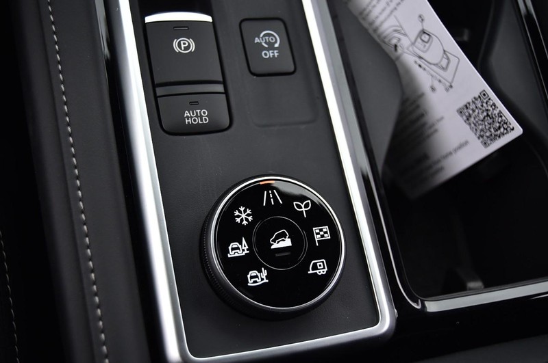 Nissan Pathfinder Vehicle Full-screen Gallery Image 18