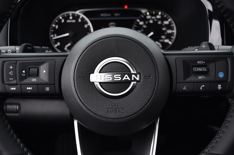 Nissan Pathfinder Vehicle Full-screen Gallery Image 19