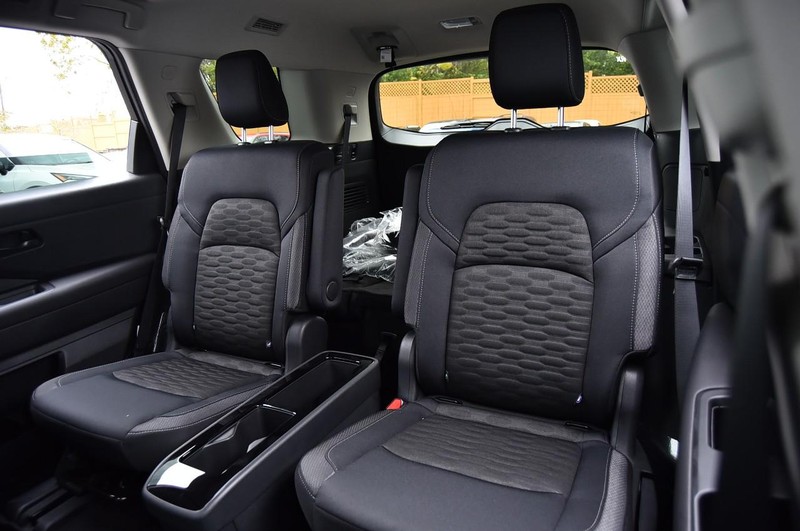 Nissan Pathfinder Vehicle Full-screen Gallery Image 23