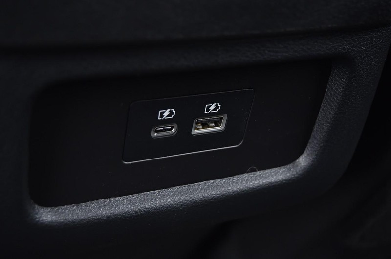 Nissan Pathfinder Vehicle Full-screen Gallery Image 25