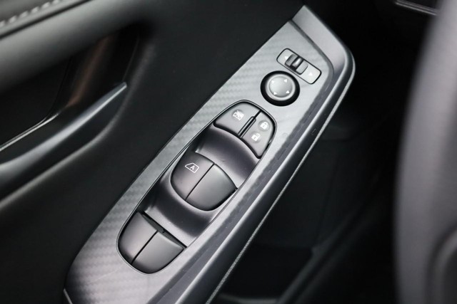 Nissan Sentra Vehicle Image 18