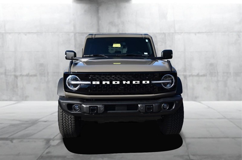 Ford Bronco Vehicle Full-screen Gallery Image 04