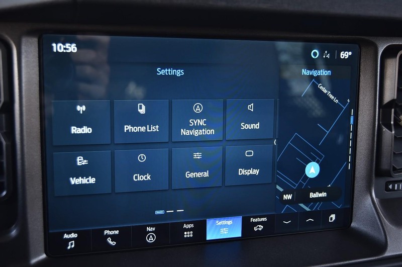 Ford Bronco Vehicle Full-screen Gallery Image 14