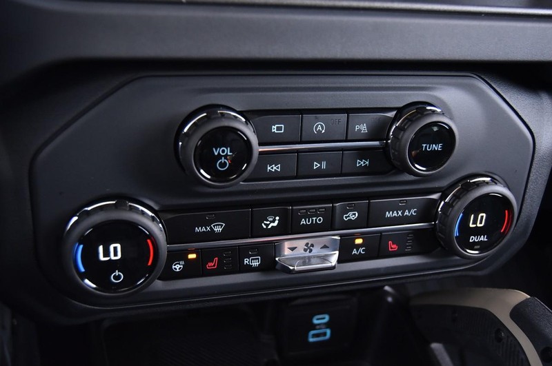 Ford Bronco Vehicle Full-screen Gallery Image 15