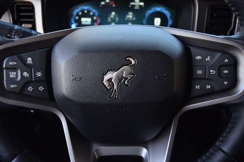 Ford Bronco Vehicle Full-screen Gallery Image 20