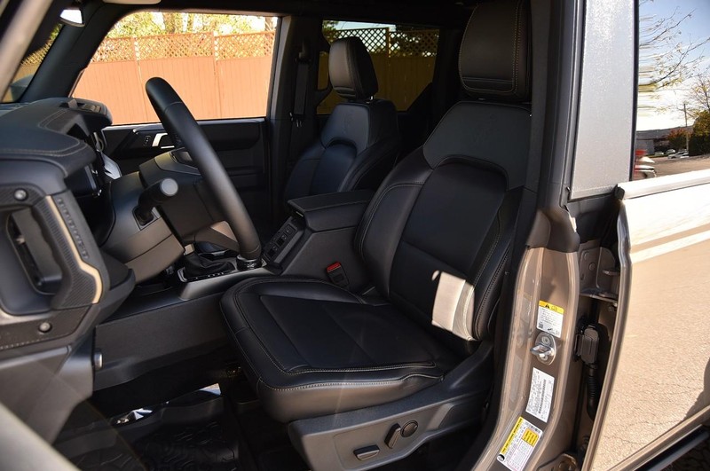 Ford Bronco Vehicle Full-screen Gallery Image 21