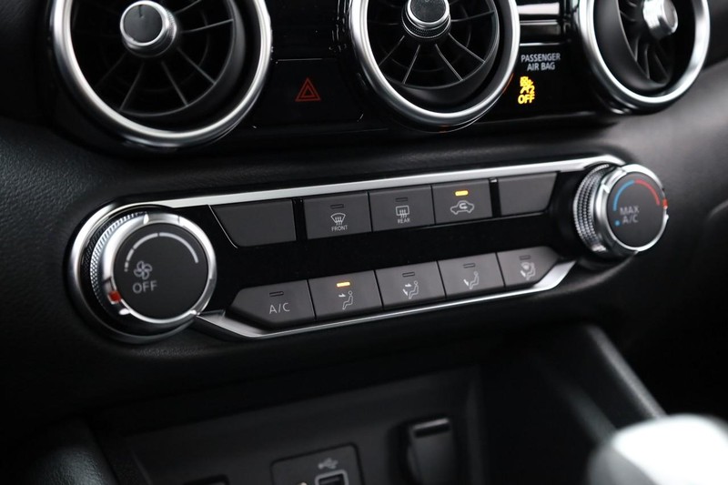 Nissan Sentra Vehicle Image 14