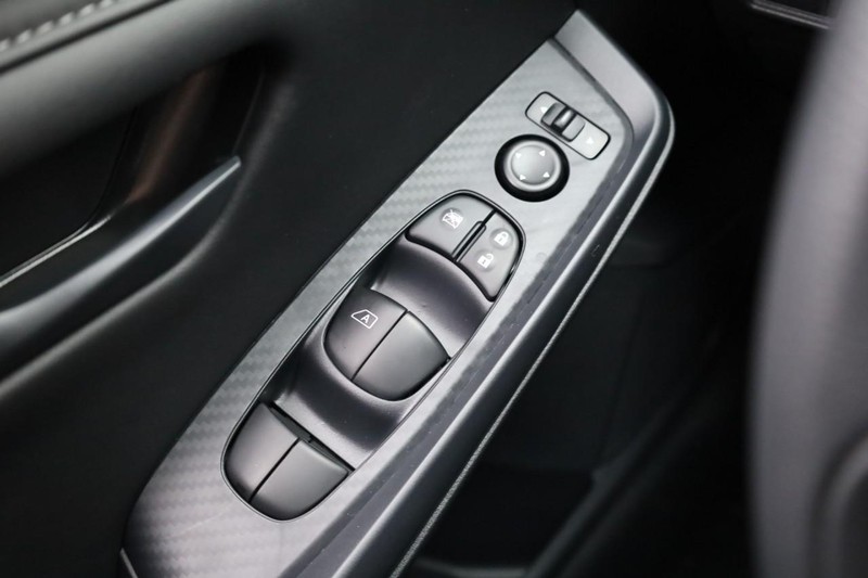 Nissan Sentra Vehicle Image 18