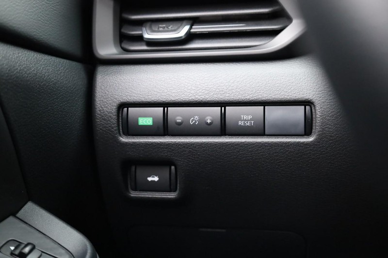 Nissan Sentra Vehicle Image 19