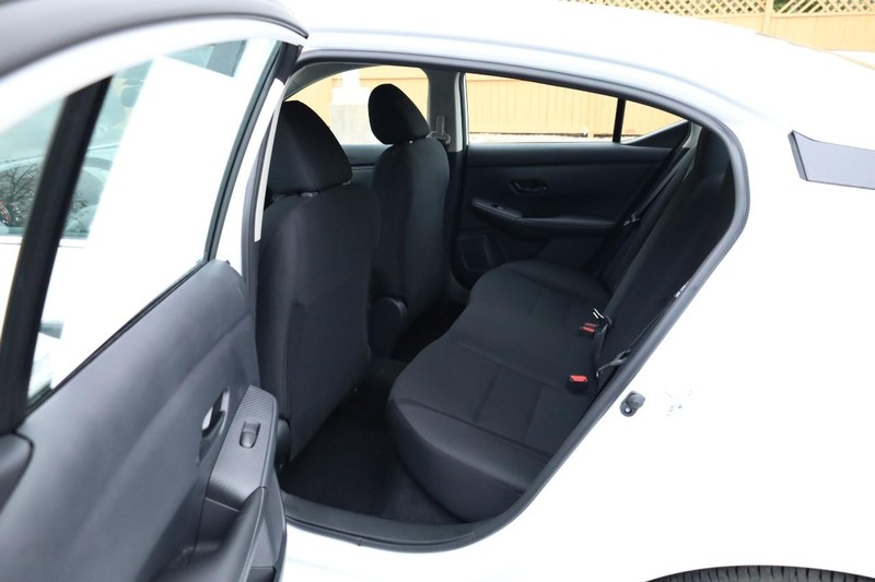 Nissan Sentra Vehicle Image 20