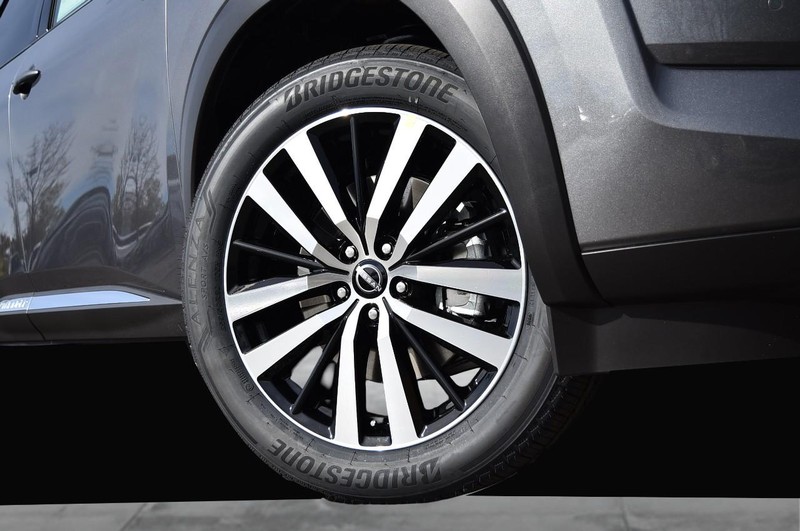 Nissan Pathfinder Vehicle Image 03