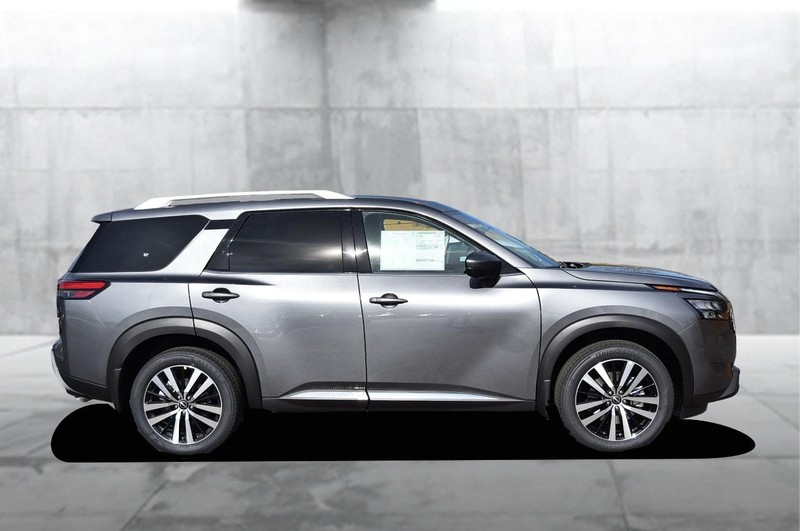 Nissan Pathfinder Vehicle Image 05