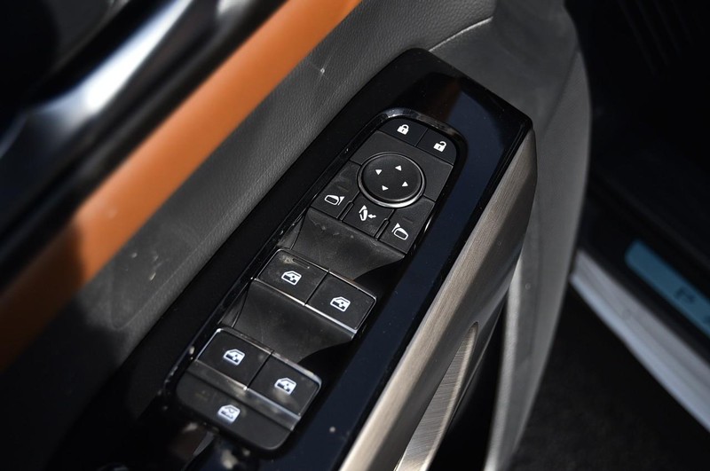 Nissan Pathfinder Vehicle Image 09