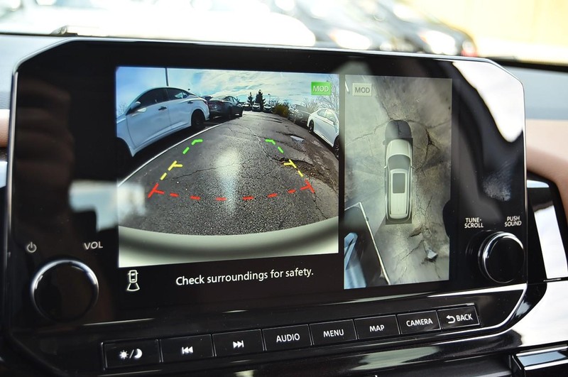 Nissan Pathfinder Vehicle Image 14