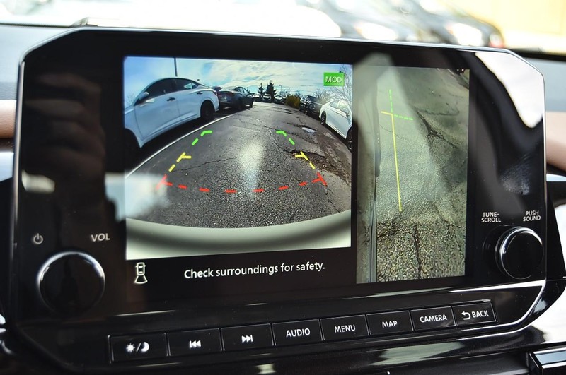 Nissan Pathfinder Vehicle Image 15