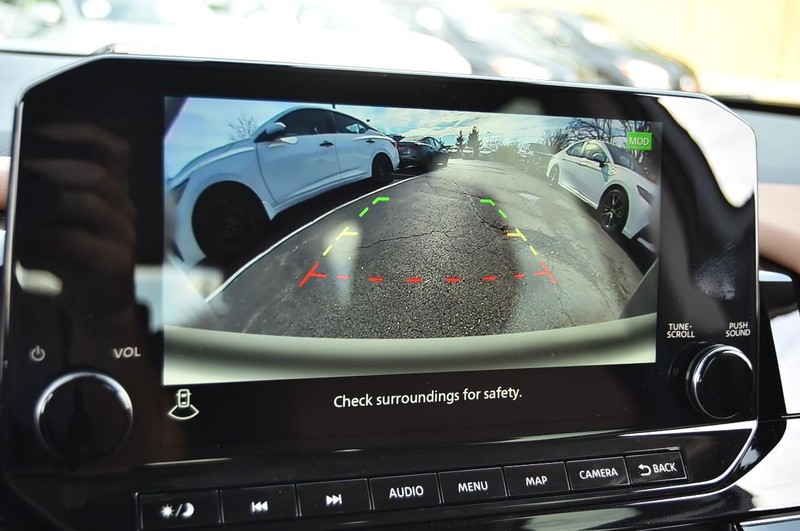 Nissan Pathfinder Vehicle Image 16