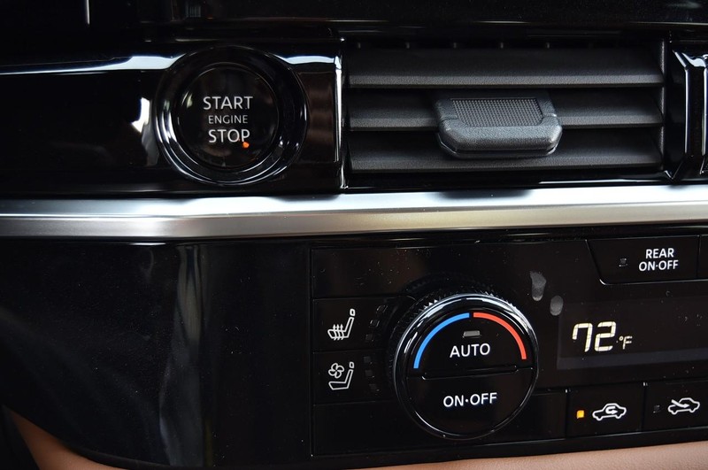 Nissan Pathfinder Vehicle Image 18