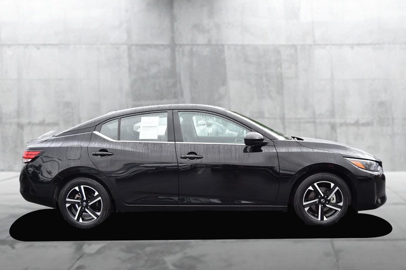 Nissan Sentra Vehicle Image 05