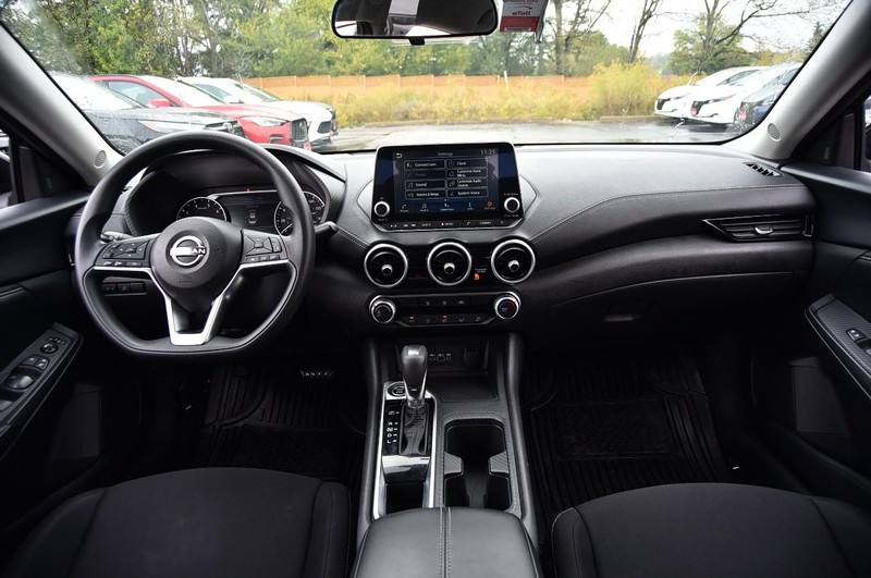 Nissan Sentra Vehicle Image 08