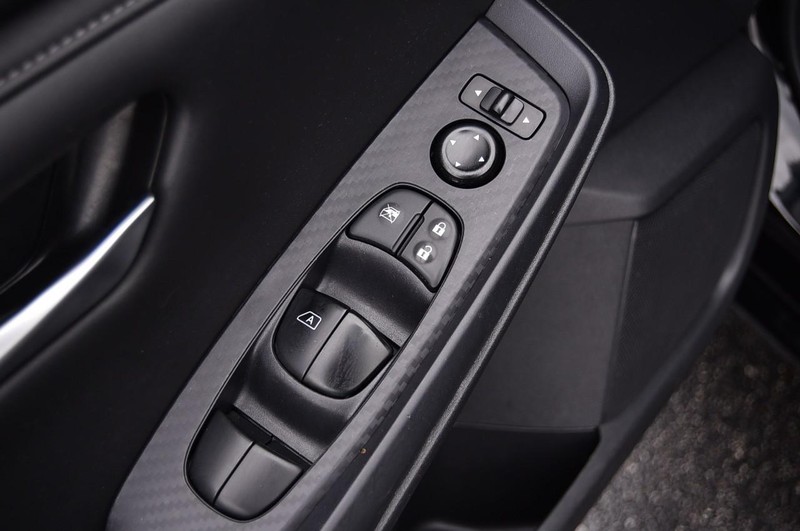 Nissan Sentra Vehicle Image 09