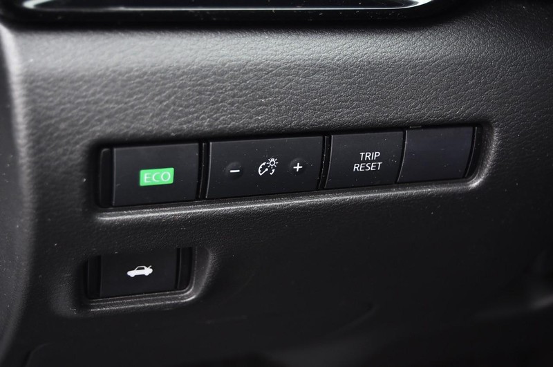 Nissan Sentra Vehicle Image 11