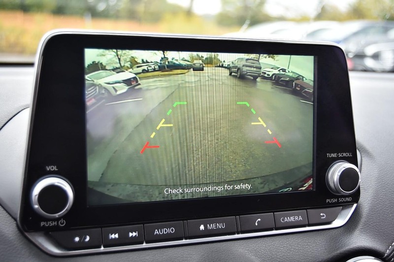 Nissan Sentra Vehicle Image 13