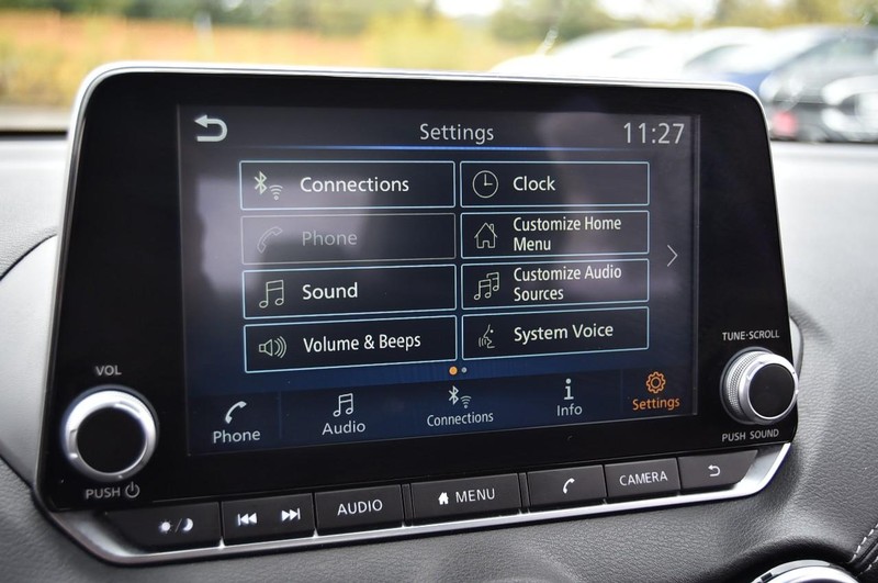 Nissan Sentra Vehicle Image 14