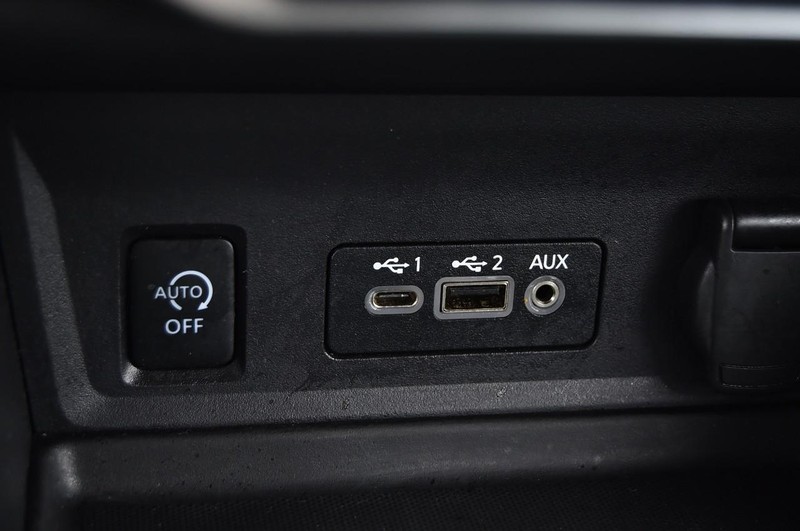 Nissan Sentra Vehicle Image 16