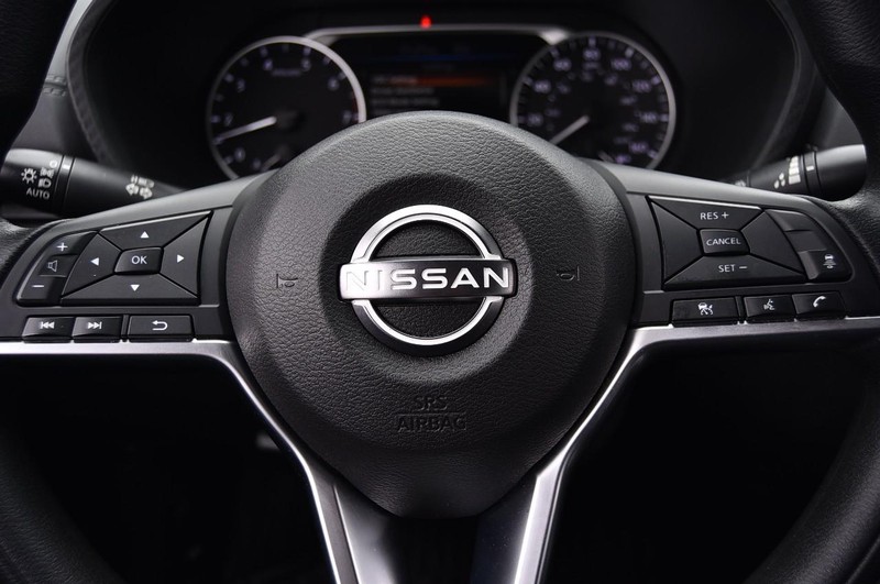 Nissan Sentra Vehicle Image 18