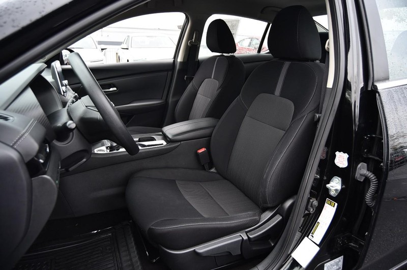 Nissan Sentra Vehicle Image 19