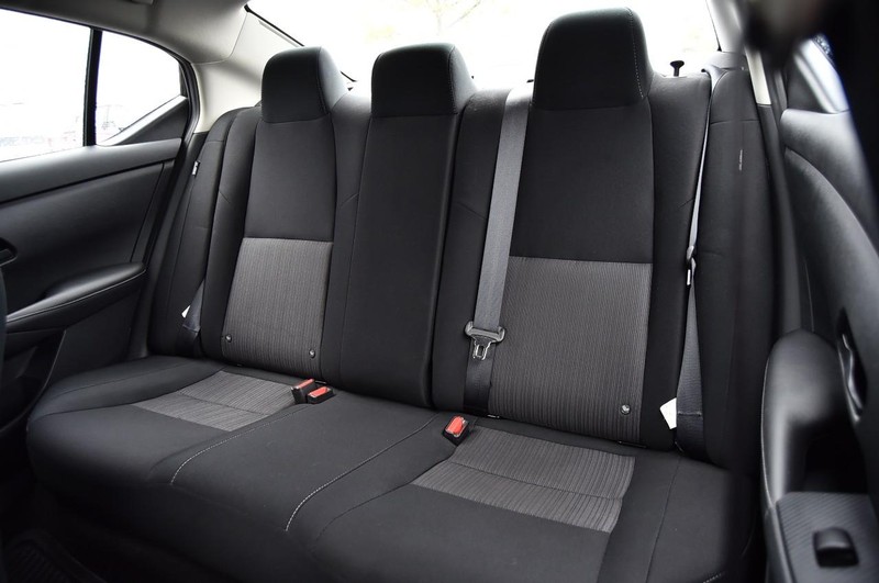 Nissan Sentra Vehicle Image 21