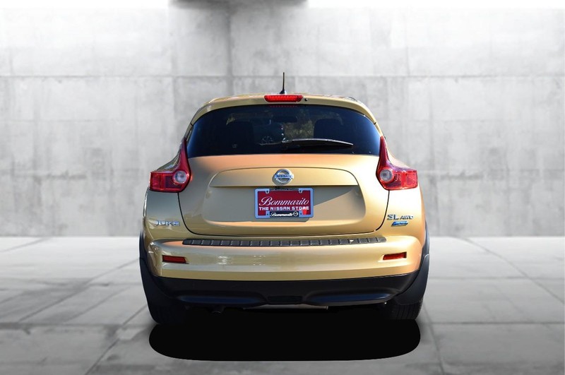 Nissan Juke Vehicle Full-screen Gallery Image 06