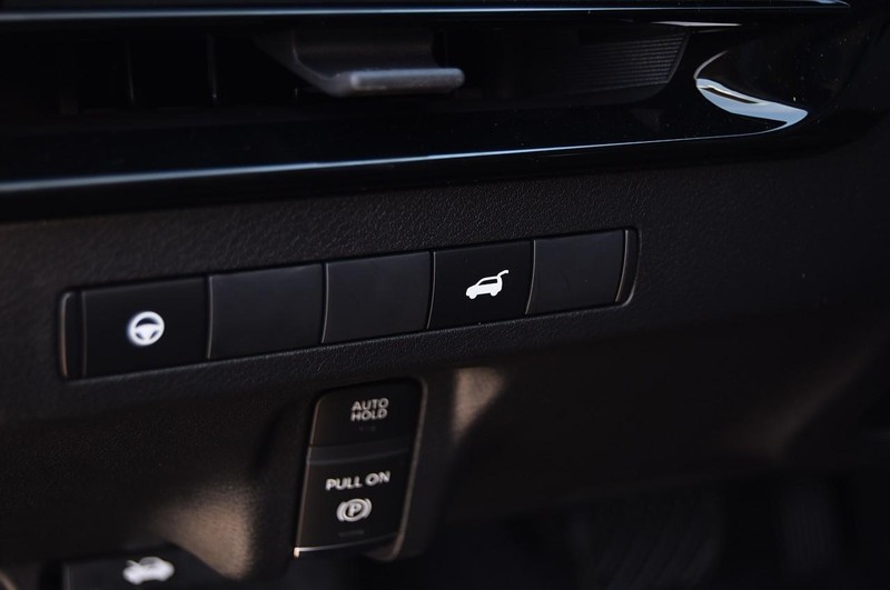 Nissan Murano Vehicle Image 11