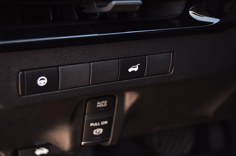 Nissan Murano Vehicle Image 11