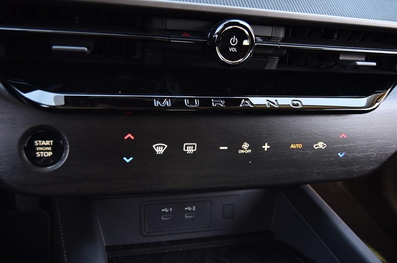 Nissan Murano Vehicle Image 15