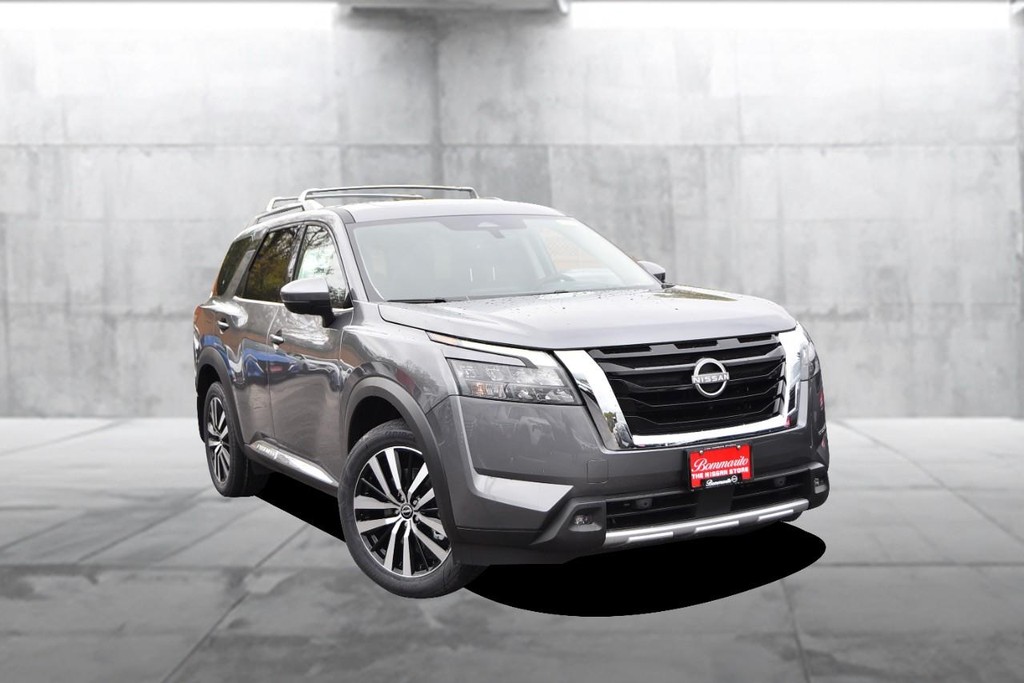 Nissan Pathfinder Vehicle Image 02