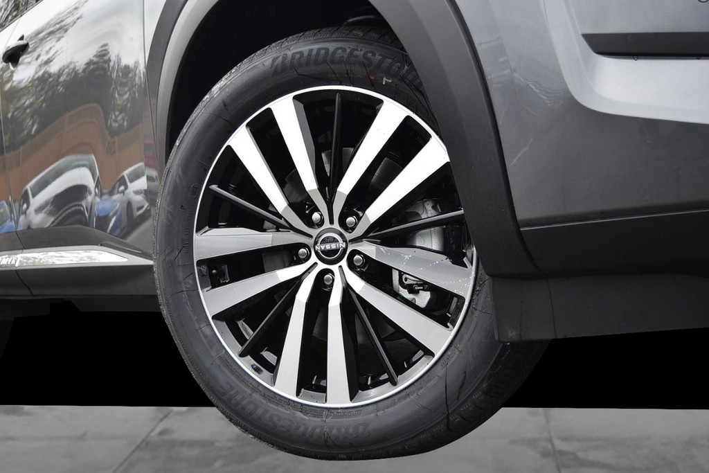 Nissan Pathfinder Vehicle Image 03